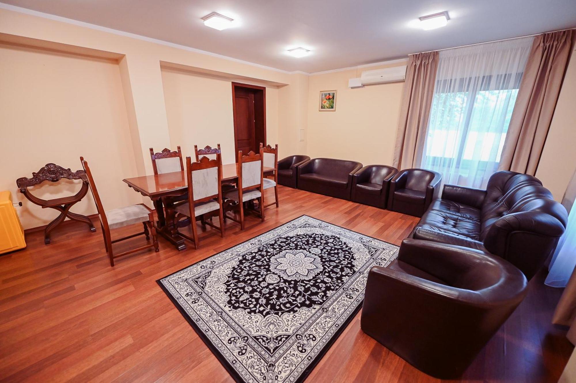 Conacul Domnesc Hotel Scheia Luaran gambar