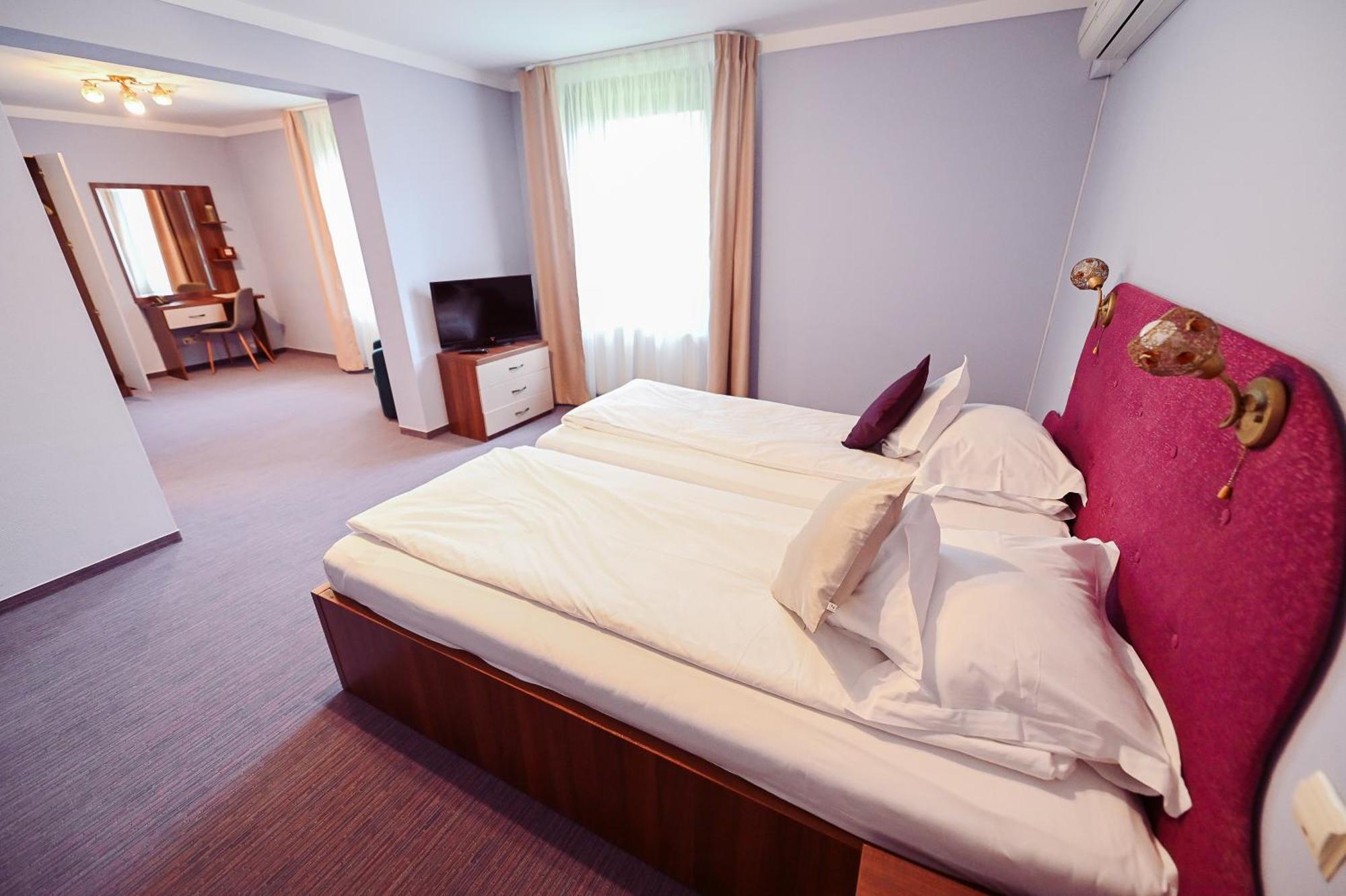 Conacul Domnesc Hotel Scheia Luaran gambar