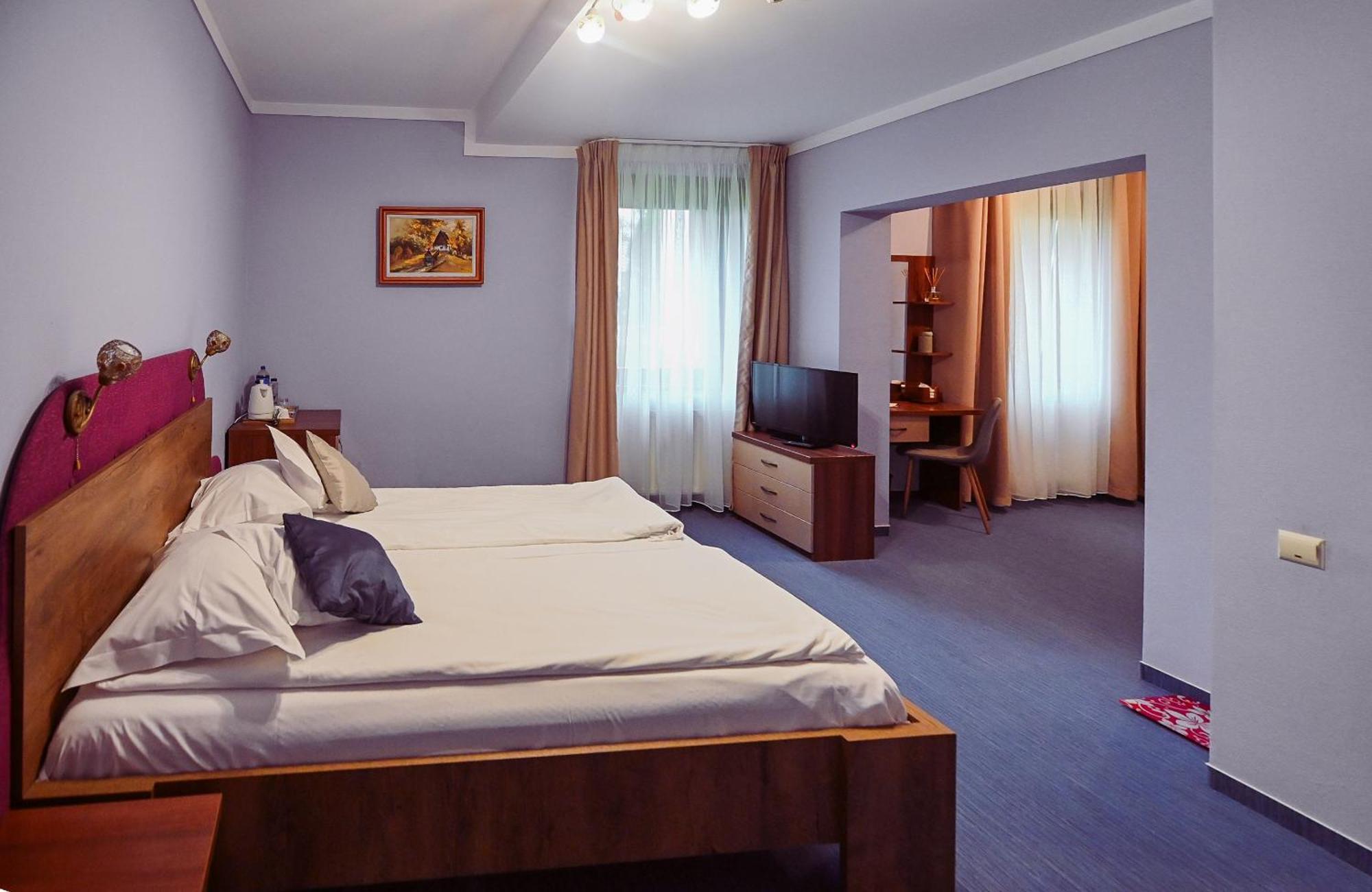 Conacul Domnesc Hotel Scheia Luaran gambar